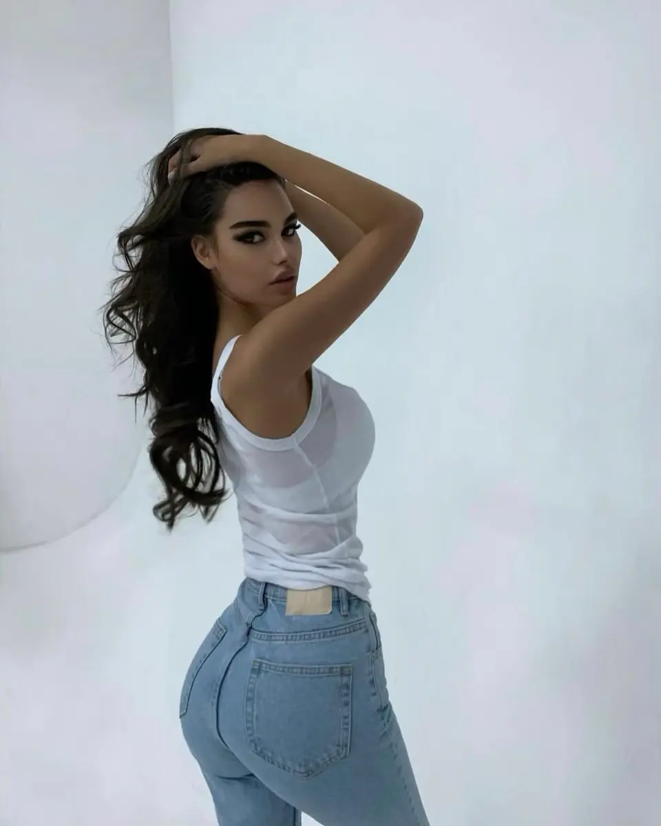 Eva escort in Dubai