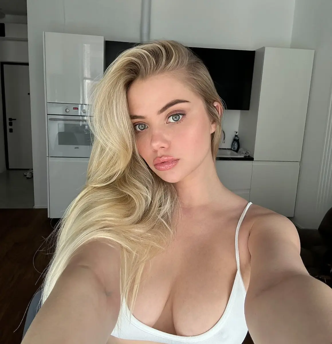 Helena escort in Dubai