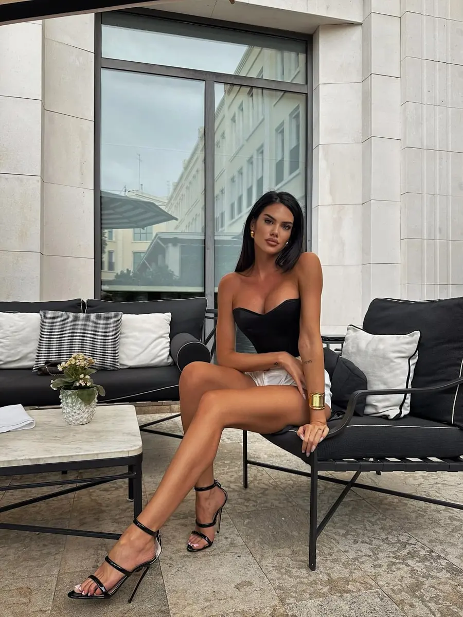 Vita escort in Dubai